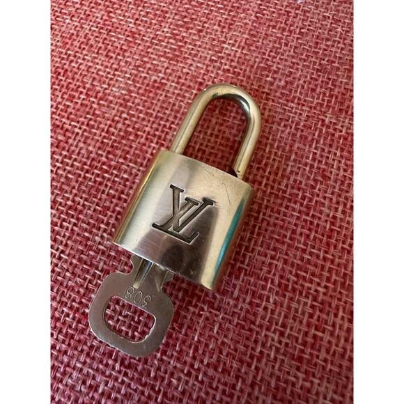 SOLD Louis Vuitton Lock and Key #308. Brass LV working lock & key. - Picture 6 of 10